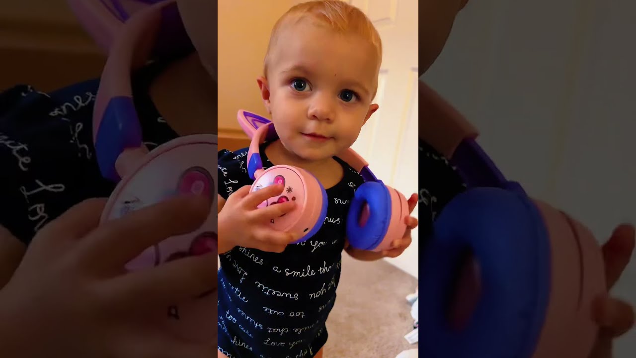Funny baby tries to wake up dad and learns how to give kisses! #parenthood #fatherhoodmoments #sahm