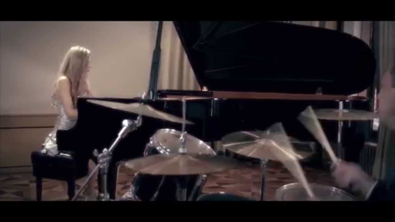 Trying to get to you from Elvis Presley played by Ladyva