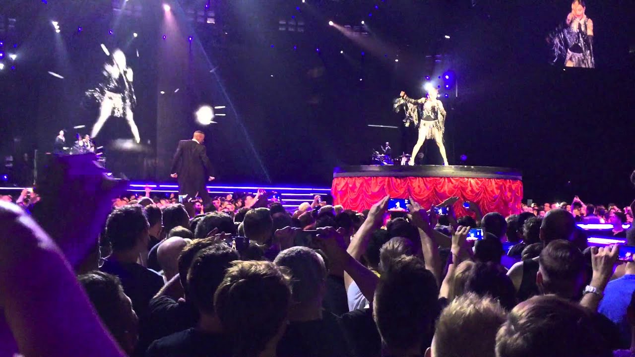 Madonna - Rebel Heart Tour (Berlin 10.11.2015) Material Girl / La Vie En Rose / Unapologetic Bitch