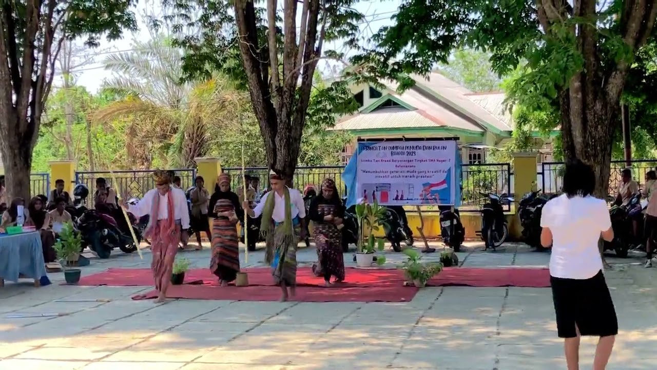 Tari Kreasi Menanam Jagung Oleh Siswa Kelas XI IPS 4 SMA Negeri 2 Kefamenanu