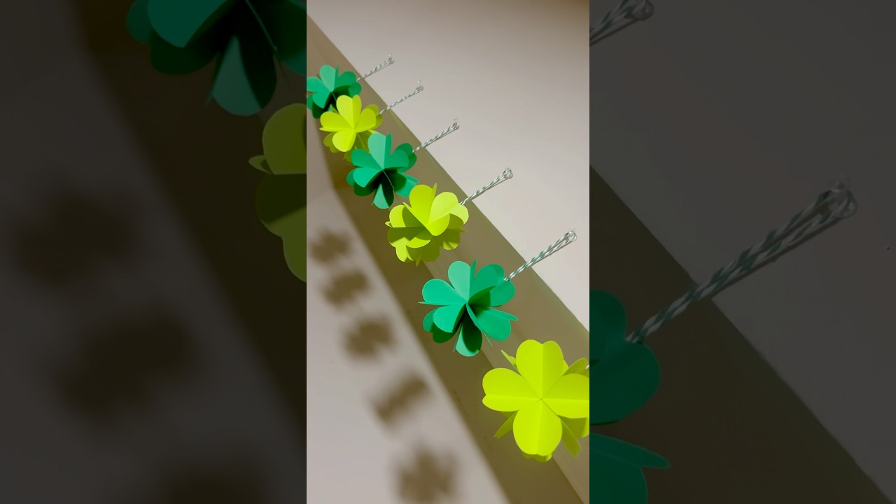 DIY Shamrocks for St Patrick&rsquo;s Day | St Patty&rsquo;s day decoration ideas using paper