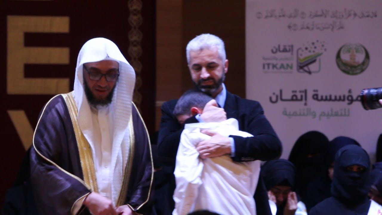 غازي عنتاب: مشهد مؤثر لطفل سوري توفي والده قبل ساعات من تكريمه في مسابقة حفظ القرآن