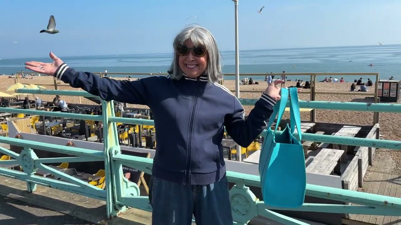 BRIGHTON & LONDON THIS WEEK, FASHION, THEATRE AND WALKING FOR MENTAL HEALTH.......