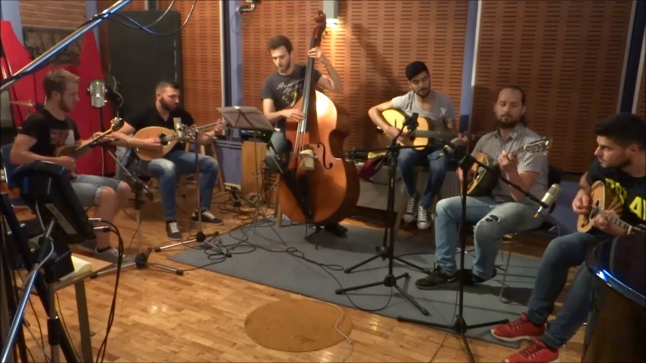 Διπλοπενιές (Λάκης Καρνέζης)