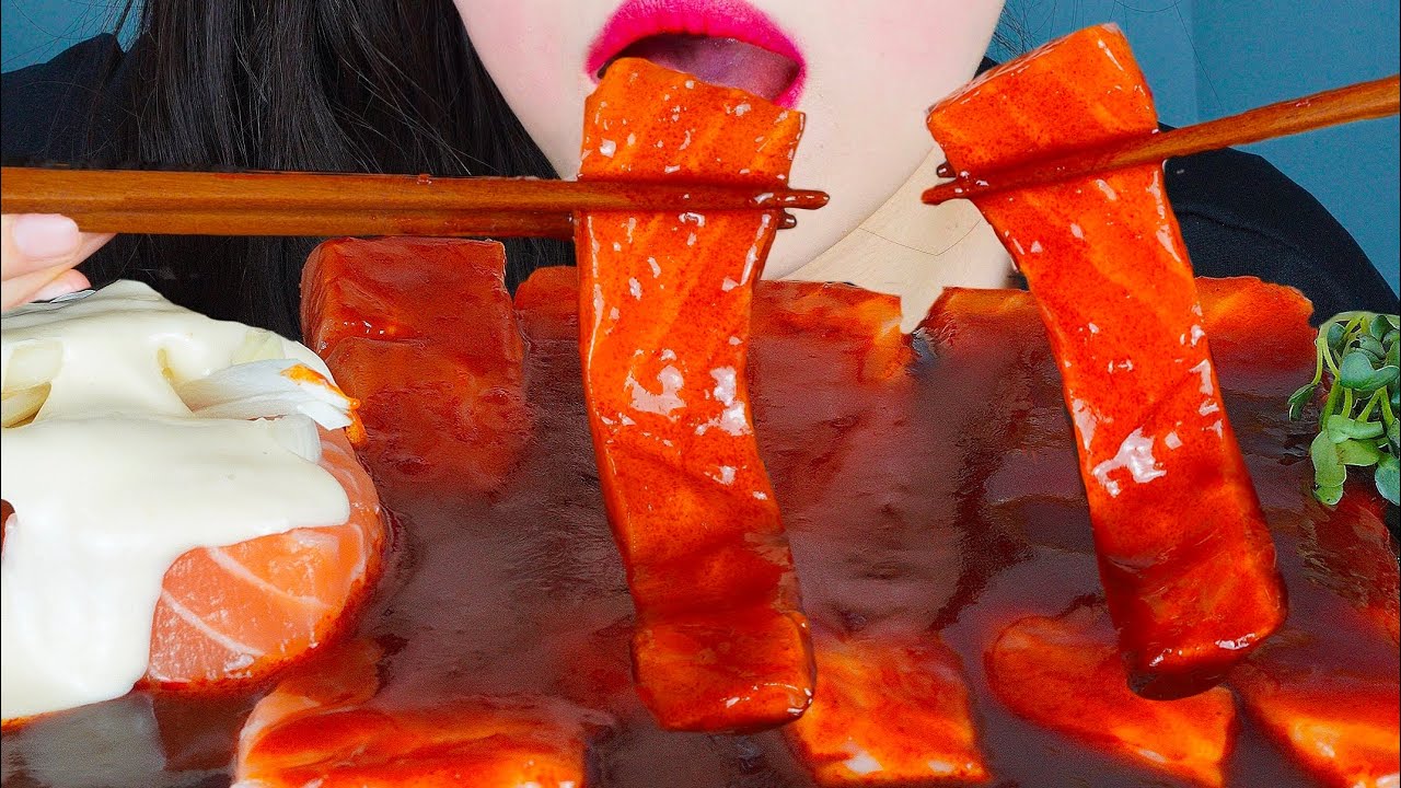 ASMR SALMON SPICY FIRE CHICKEN SAUCE NO TALKING EATING SOUND MUKBANG