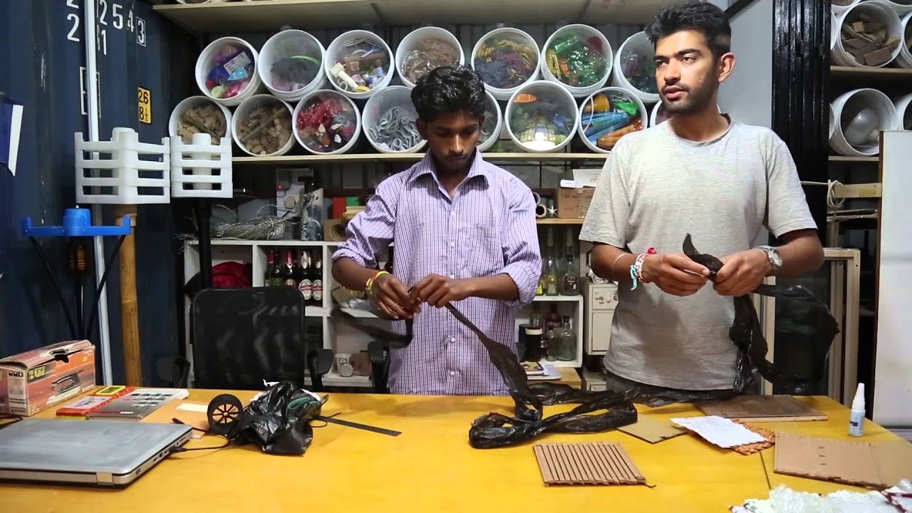 Beauty of Recycling: Weaving waste plastic bags into products DIY