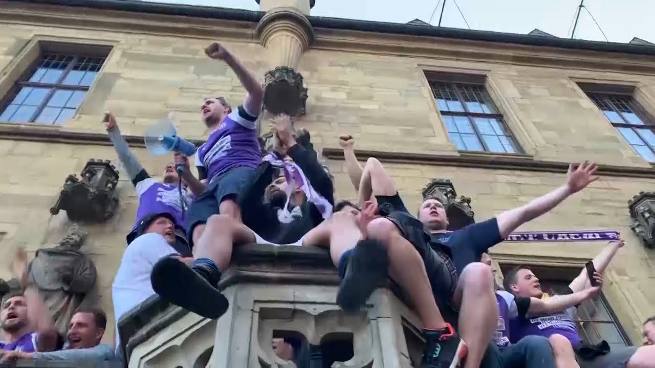 VfL Osnabrück: Fans und Mannschaft feiern bis in die Nacht