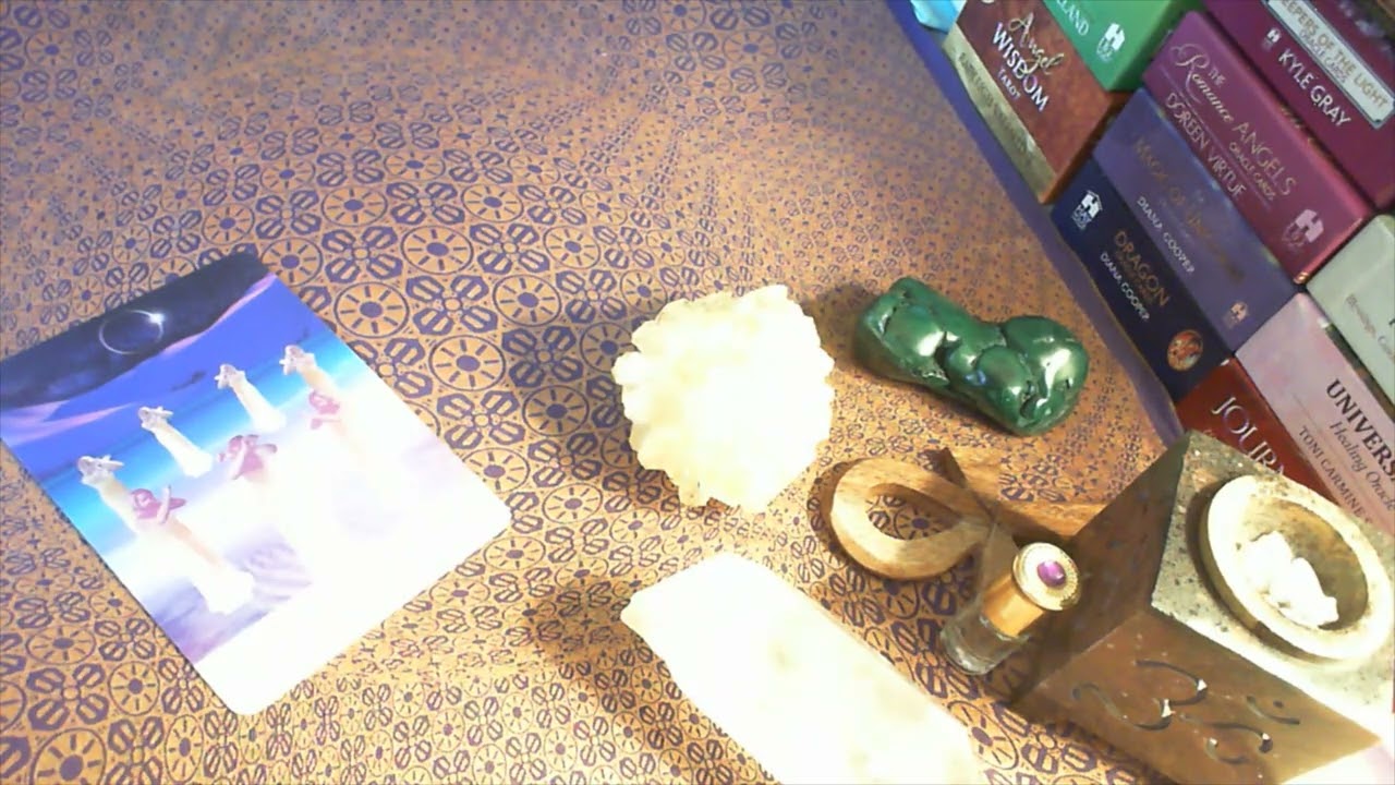 💫Cosmic Message💫Work Your Light ✨Protection.Call power back. Cut the cords.Soul retrieval⏳(Timeless)