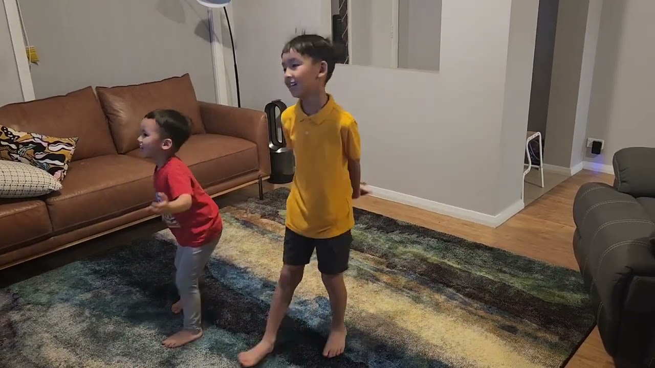 Bella ciao Leo Ryan dancing
