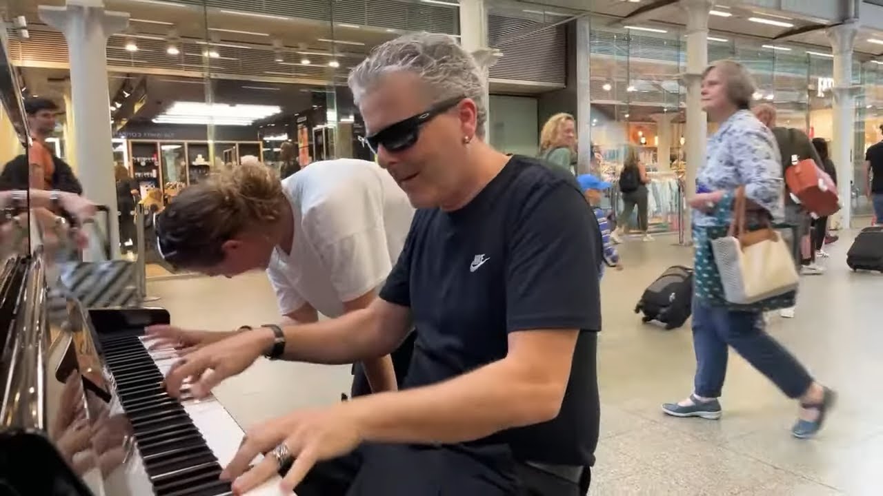 Getting Random People To Sing - PIANO LIVESTREAM