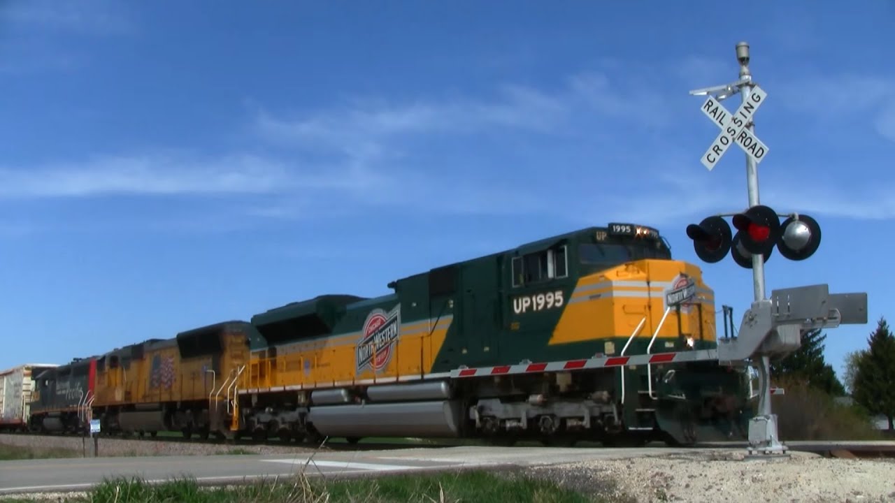 C&NW Heritage Unit