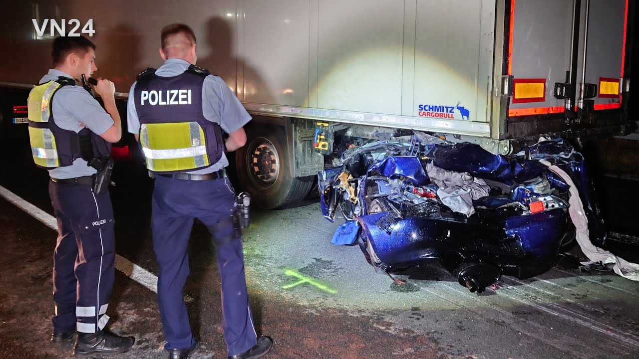 27-06-2022 - VN24 - Грузовик вдавливает BMW под сочлененный грузовик в конце пробки