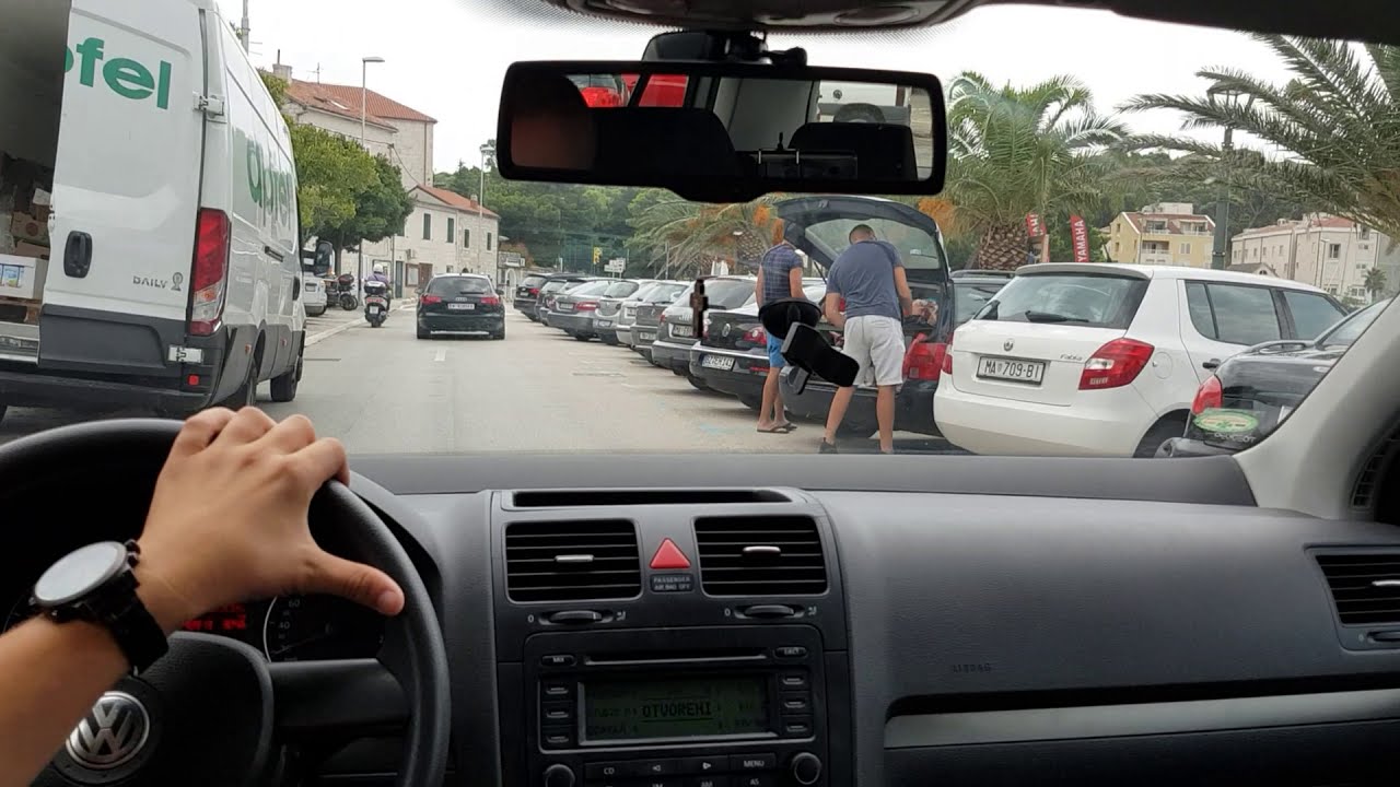 Driving Golf V 1.6 FSI - POV city next to the Adriatic Sea