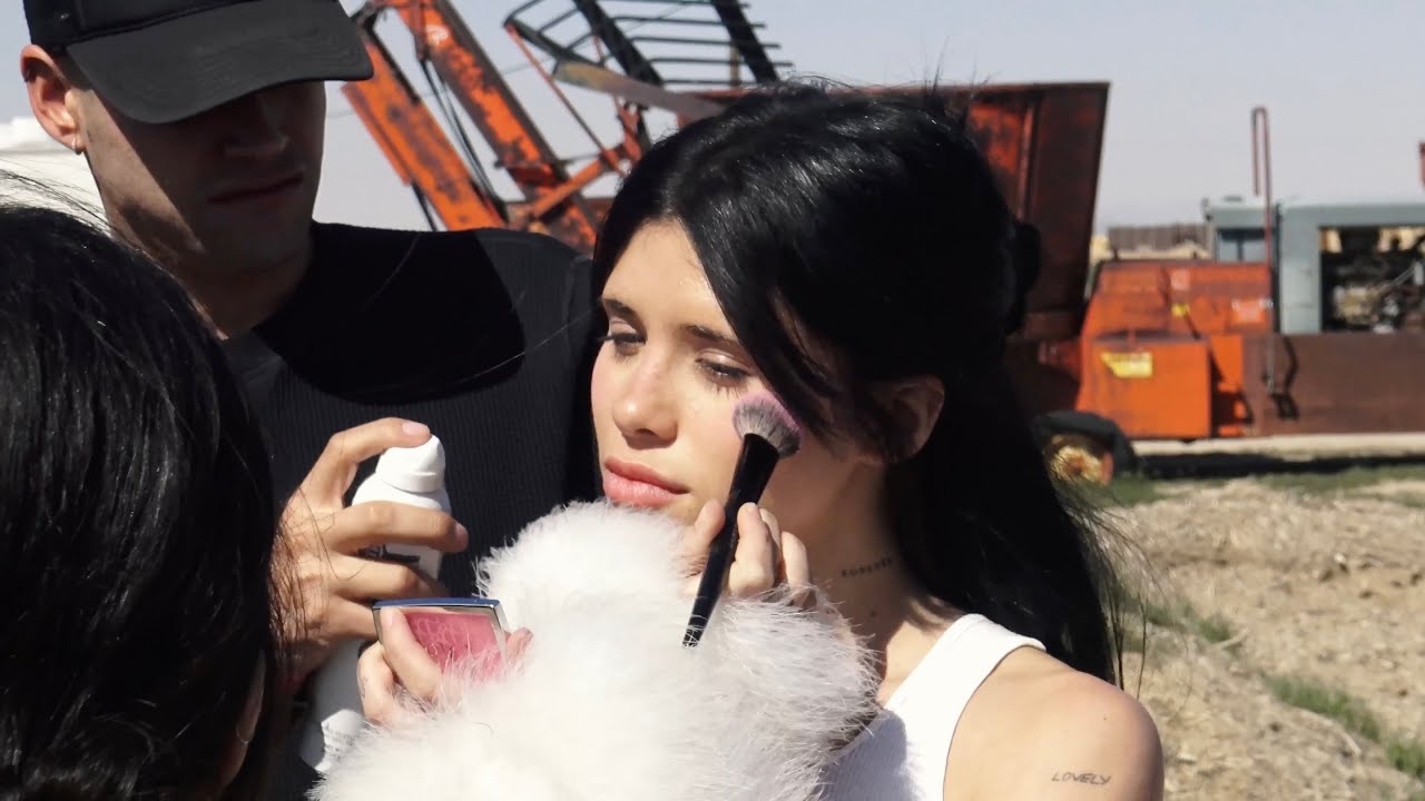 Nessa Barrett - american jesus (official behind the scenes)