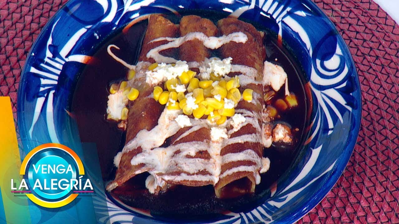 Deliciosas Enchiladas de jamaica. Checa la receta que te da El Chino. | Venga La Alegría