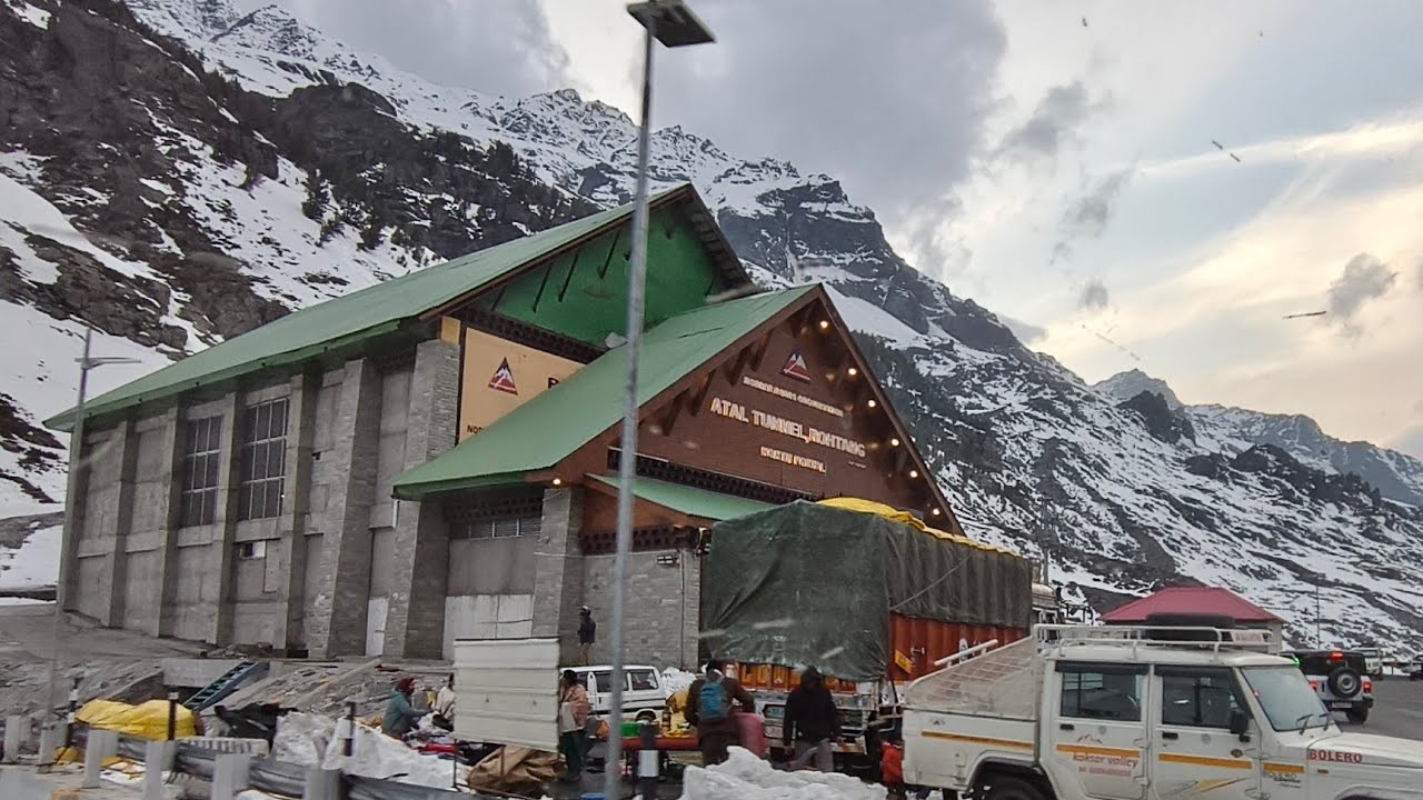 What to visit in manali || Atal tunnel || Sisu || best food in manali and manali.