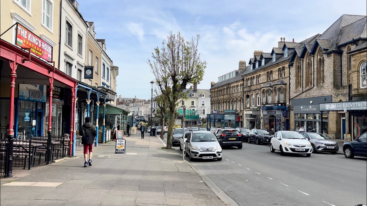 Walking Llandudno Beautiful neighbourhoods | Llandudno town centre