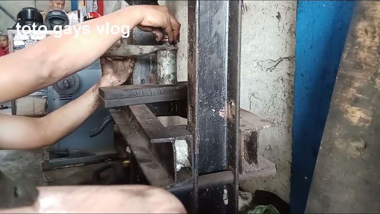 MITSUBISHI LANCER REPLACE BALL JOINT, ZEKIAH UNDERCHASSIS REPAIR AND CAMBER MANUAL ALIGNMENT