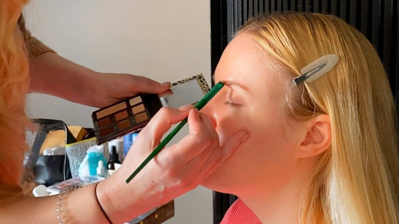 The most relaxing ASMR voice does my makeup (Unintentional ASMR) 