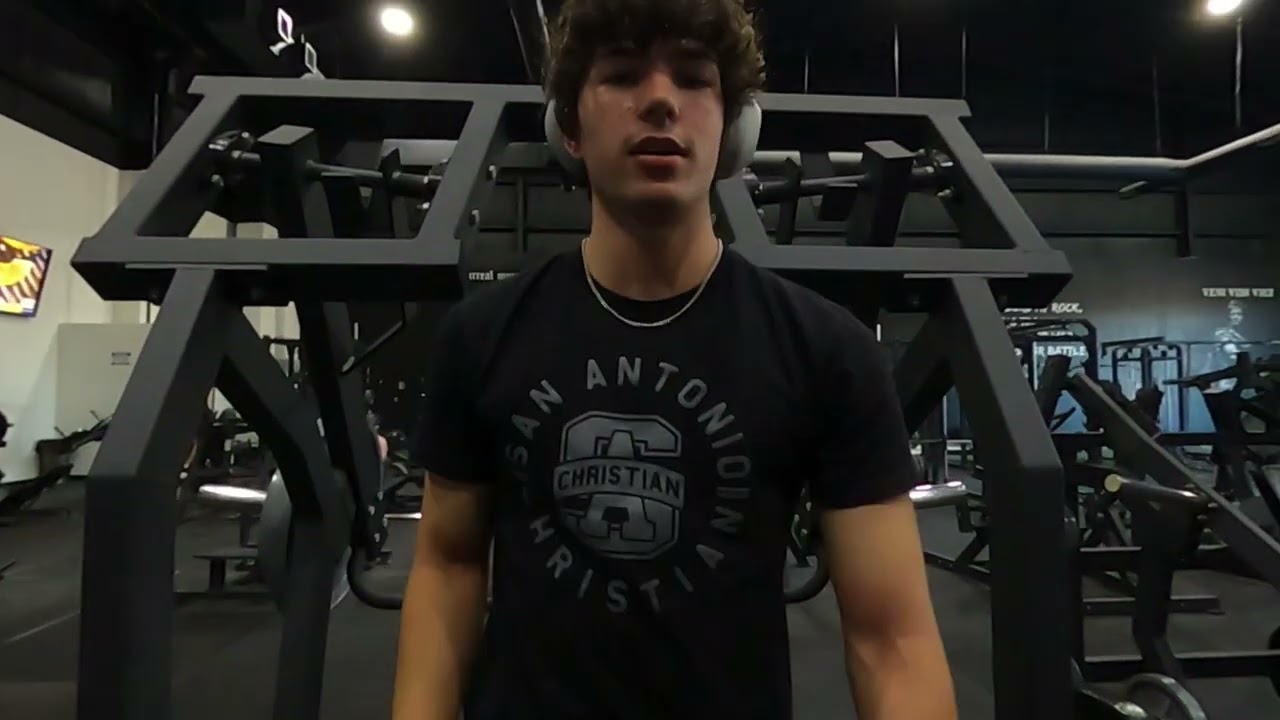 Smallest moggers eat goy and get a sick pump