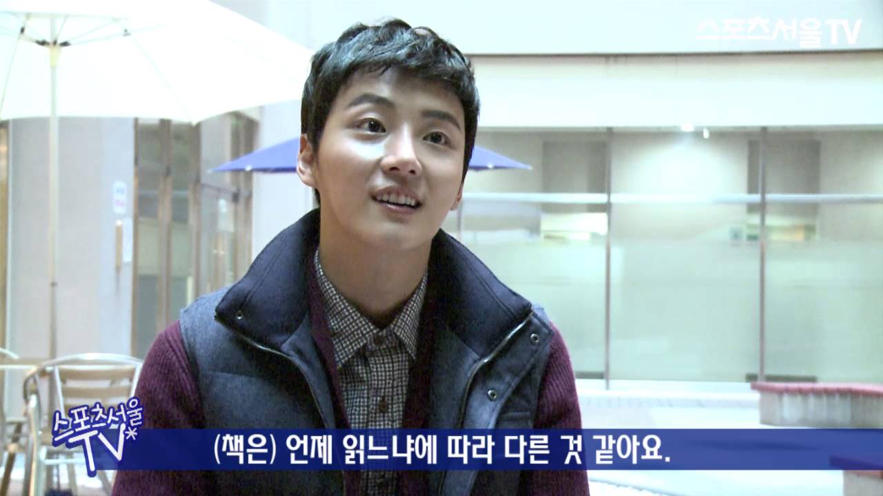 '휴양지에서 책 읽는 남자' 윤시윤, 