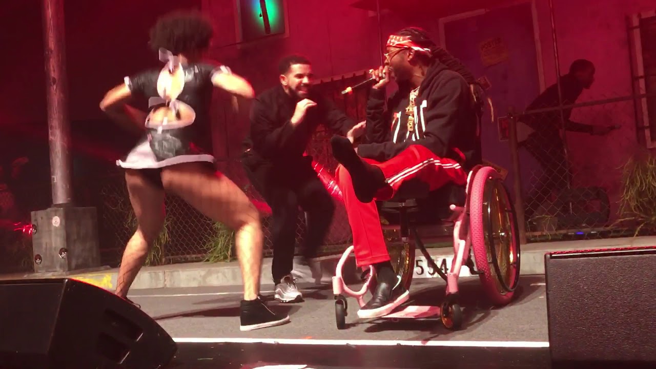 2 Chainz and Drake Perform 