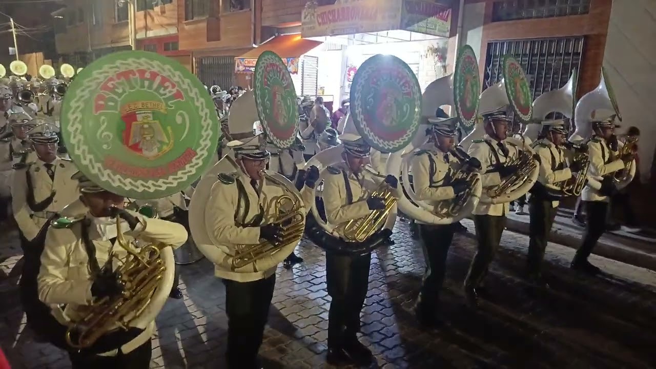Centro Educativo Cristiano Bethel por las calles de la ciudad de El Alto♥️🤍💚