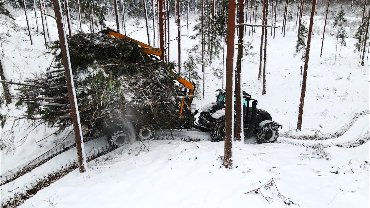 Oniar group 3 trailer 4WD with Nokian 710/40-22,5 wheels & Oniar 10200 crane in snowy conditions