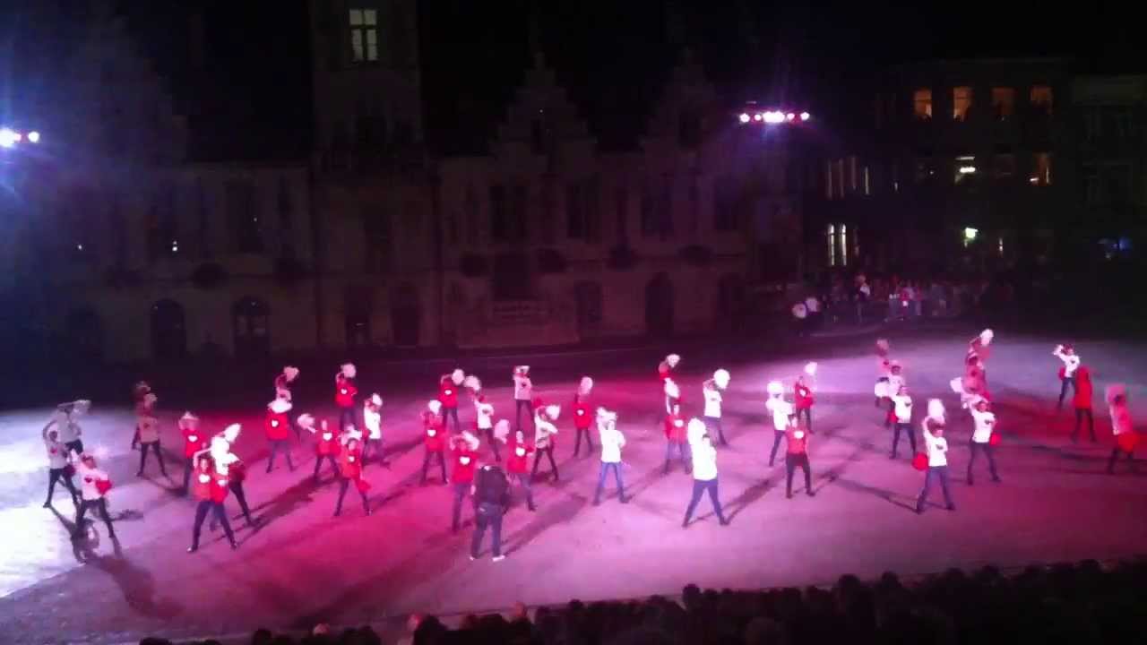 Katuit 2013 dansgroep Nele op de markt