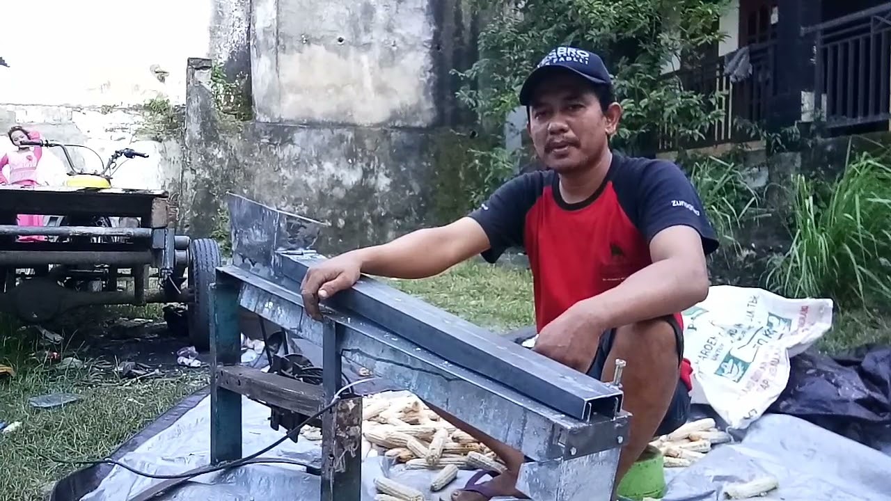 Alat perontok jagung sederhana skala kecil dari barang bekas