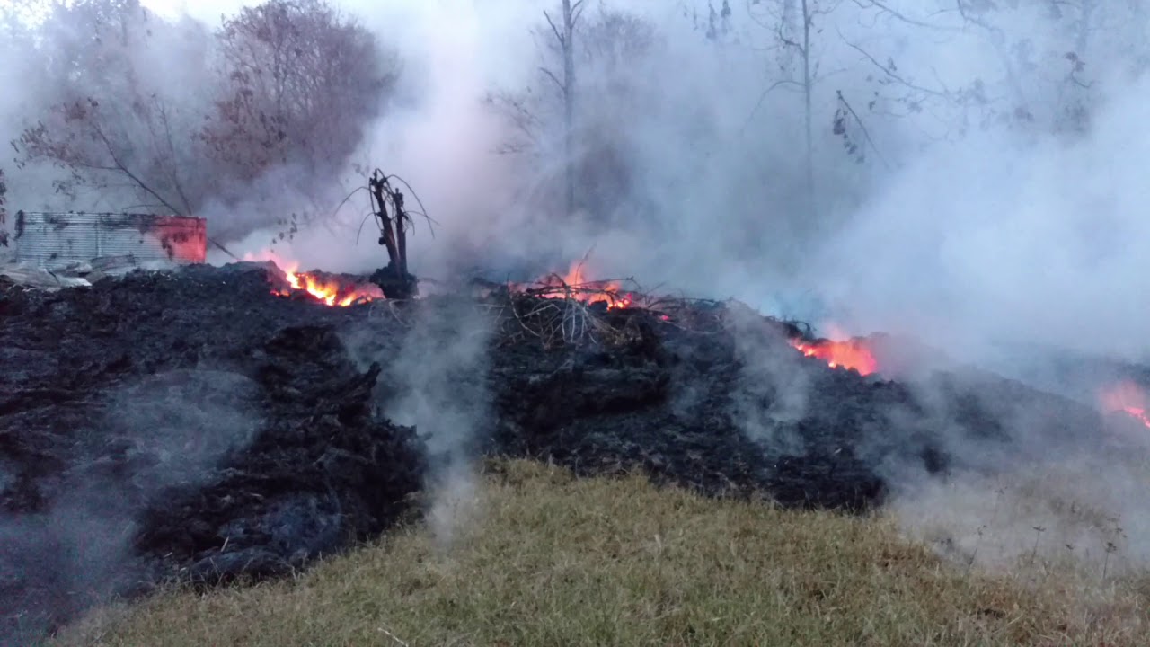 Kilauea volcano eruption lava fissure in Leilani Estates 5:45 a.m. May 9th 2018