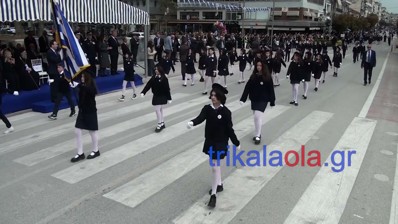 Τρίκαλα 25η Μαρτίου 2025 παρέλαση μαθητική δημοτικά σχολεία πέρασμα όλων τμημάτων αριστερή κάμερα