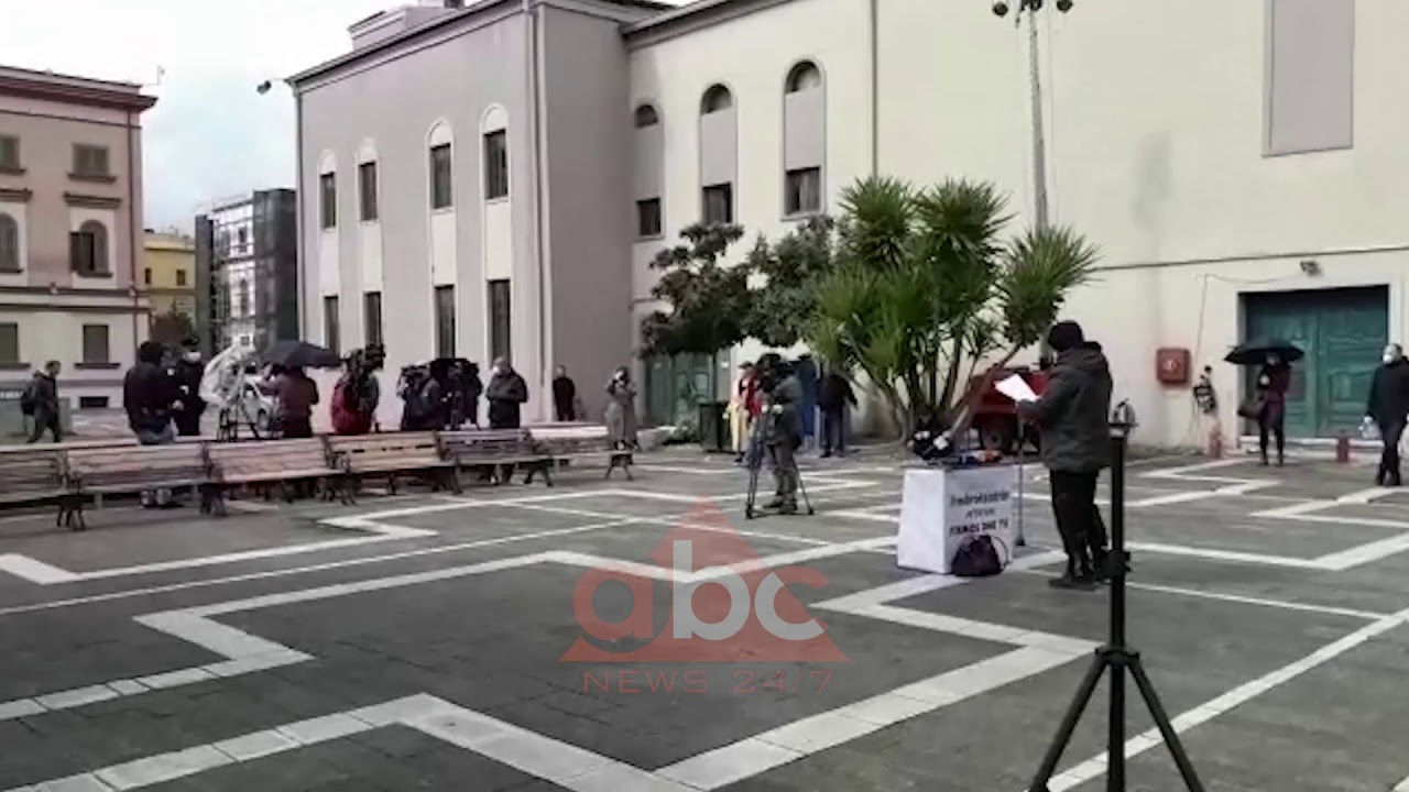 Shoqerohen ne Polici,&nbsp;Robert Budina dhe arkitekti Kreshnik Merxhani | ABC News Albania