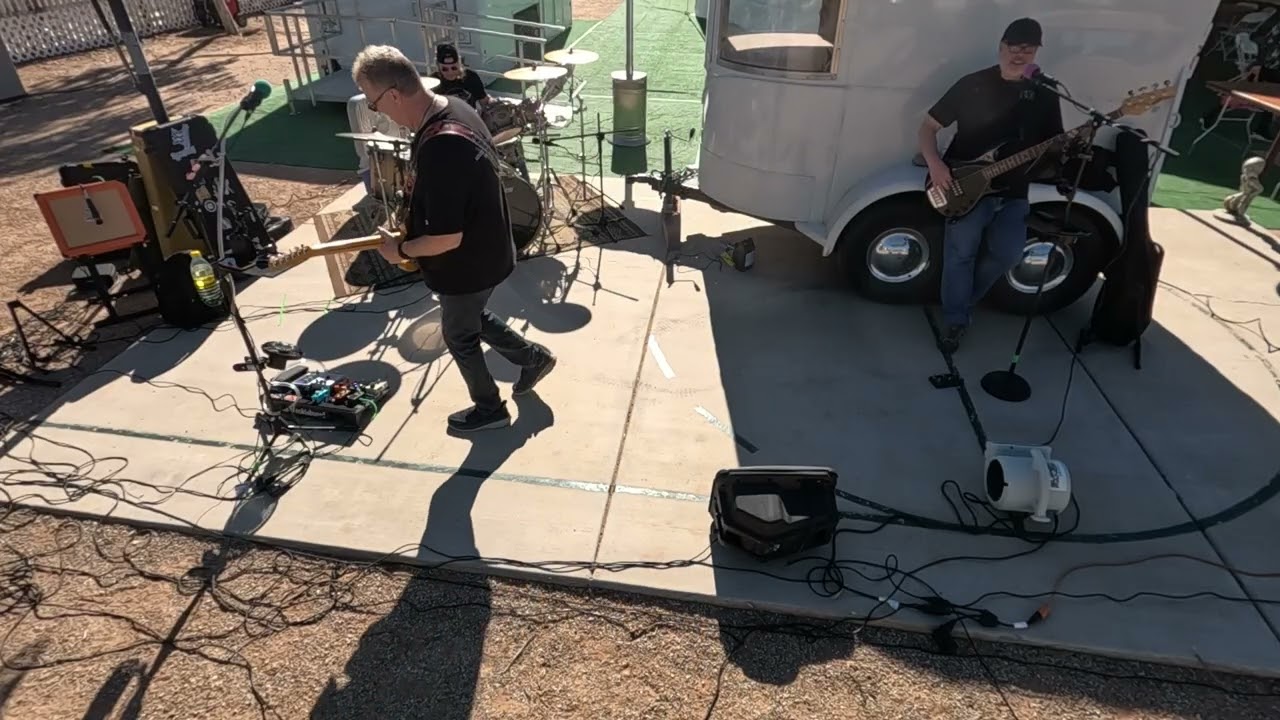 8ball everybody went low John Hiatt Cover