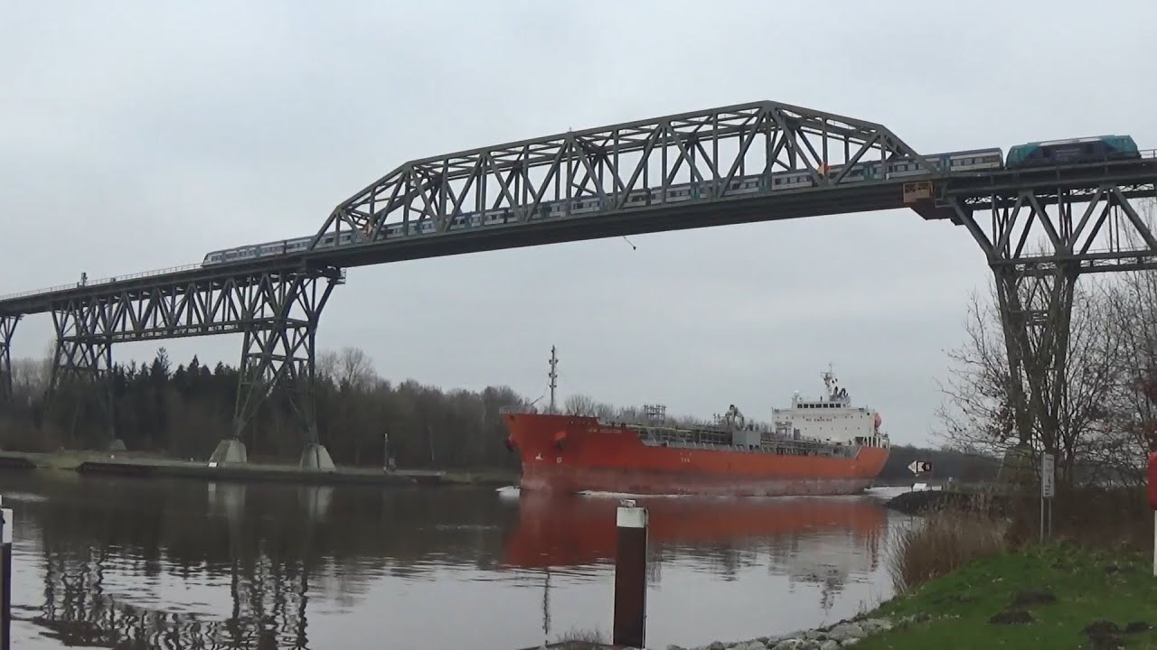 Shipspotting Kiel Canal - Trainspotting  / Schiffsverkehr NOK - Eisenbahn Marschbahn