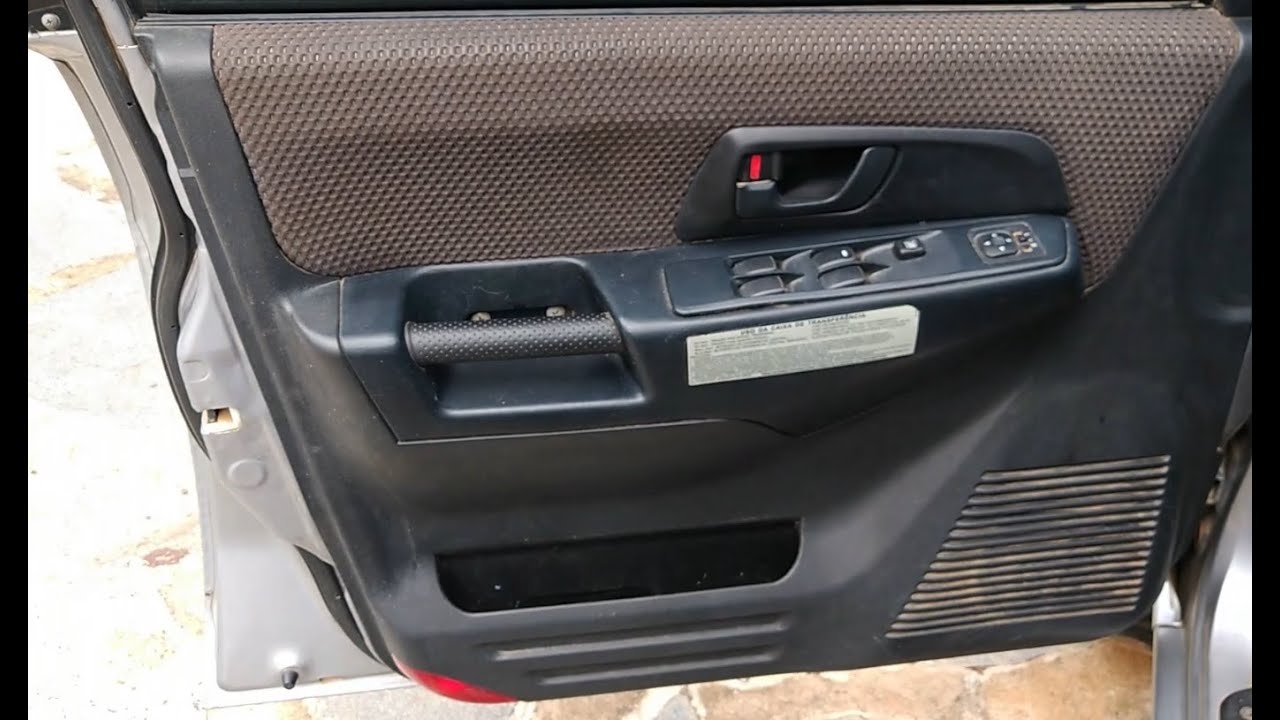 Pajero TR4 - Desmontagem do forro da porta dianteira (lado do motorista)