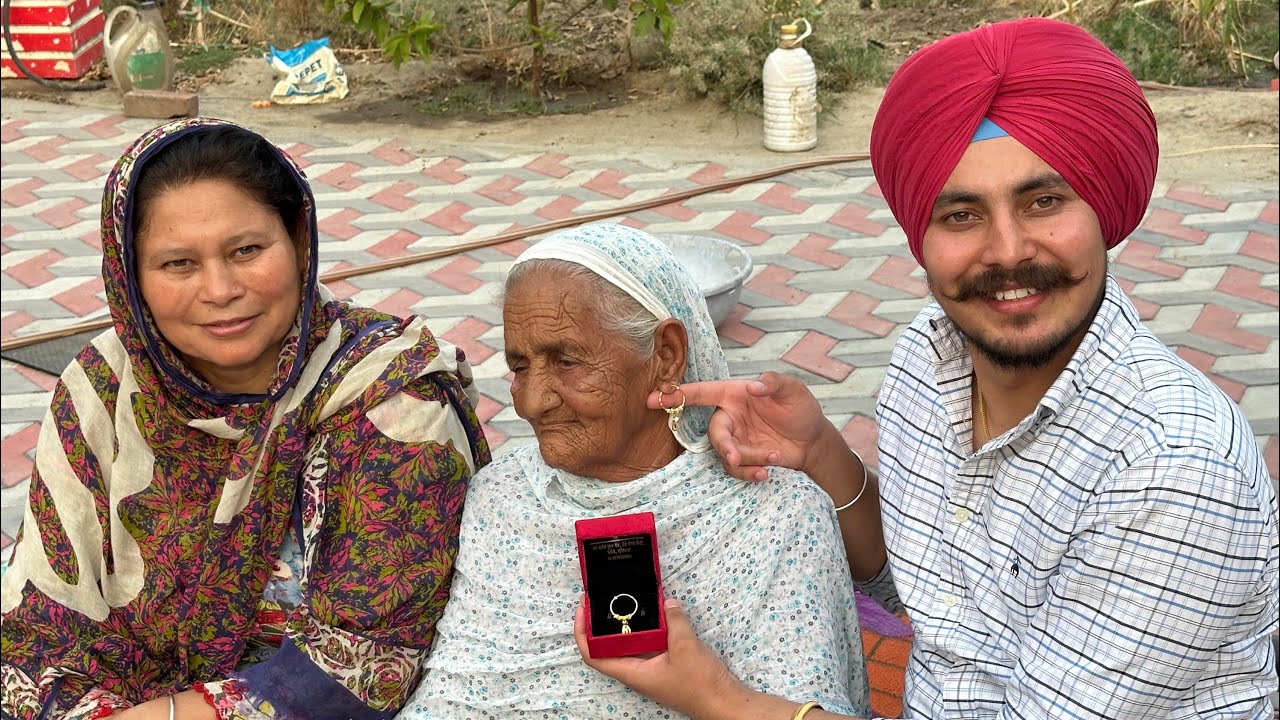 ਬੇਬੇ ਲਈ ਲੈ ਕੇ ਆਇਆ ਹਰਮਨ ਸੋਨੇ ਦੀਆਂ ਵਾਲੀਆਂ | ਅੱਜ ਪਹਿਲੀ ਵਾਰ ਬੇਬੇ ਭਾਵੁਕ (Emotional) ਹੋ ਗਈ | #harmankhosa