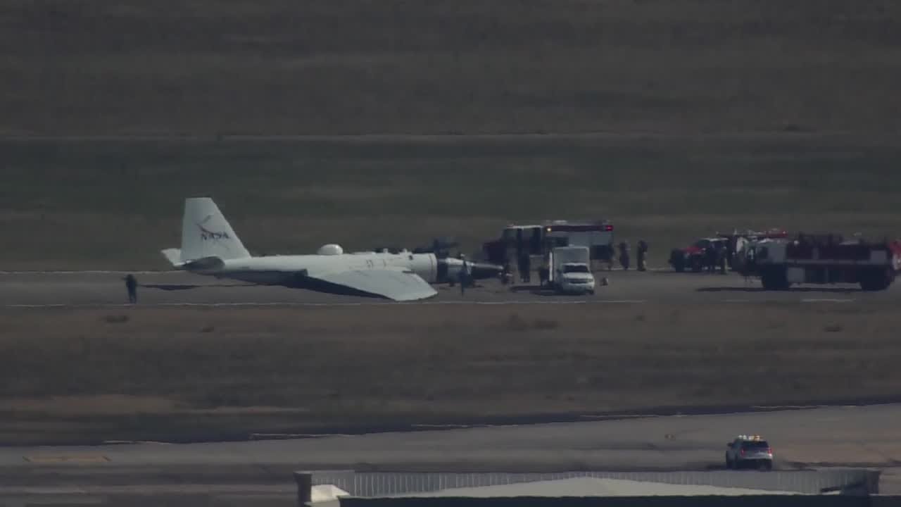 NASA flight makes no-gear 'belly-landing' in Houston, Texas