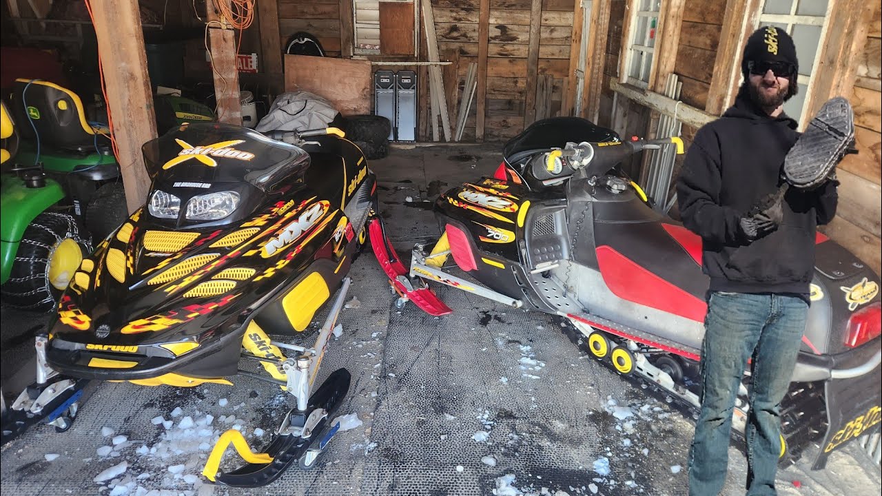 Changing Chaincase Oil on 2002 Skidoo MXZ 600&700 (Sled Maintenance)