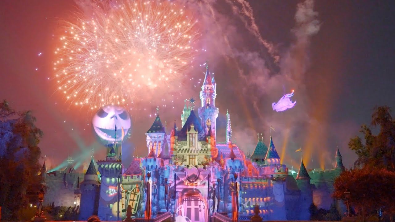 [4K] FULL Halloween Screams Fireworks 2023 at Disneyland Park! - Center Castle Angle View