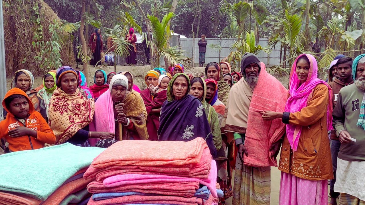 এই শীতে গ্রামের অসহায় গরিব মানুষের জন্য কিছু শীত বস্ত্র বিতরন