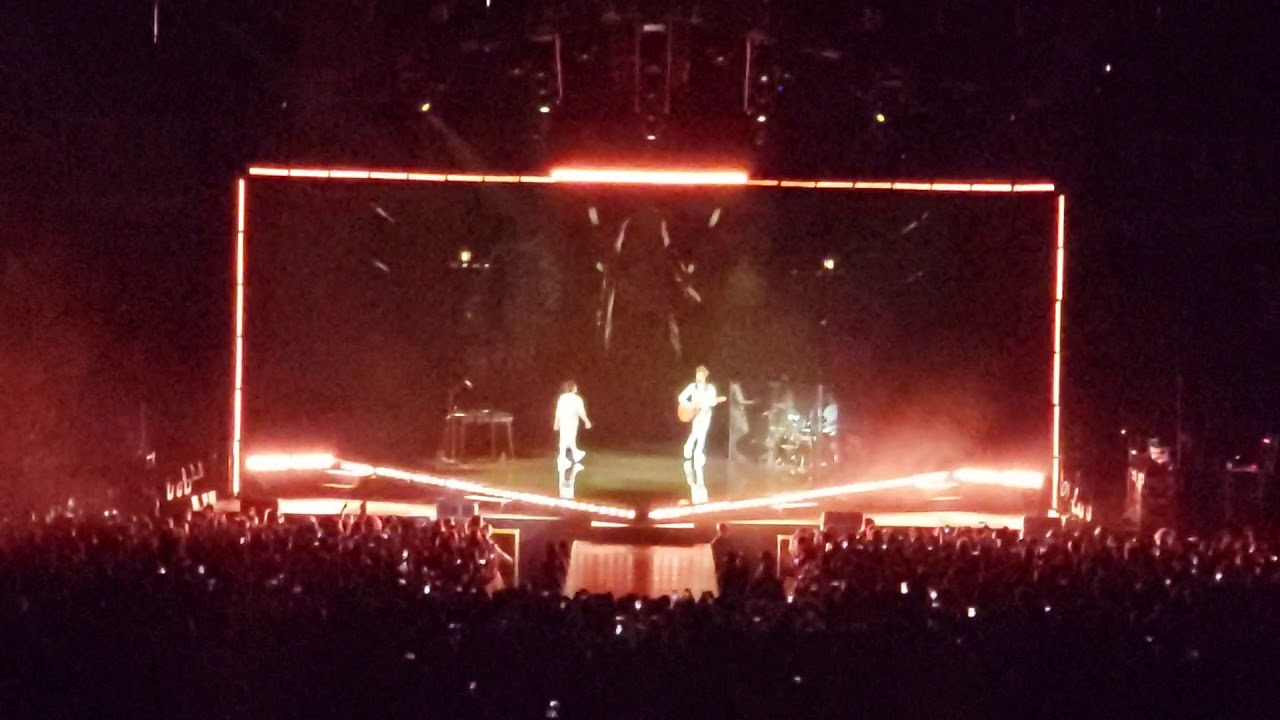 Billie Eilish LIVE 