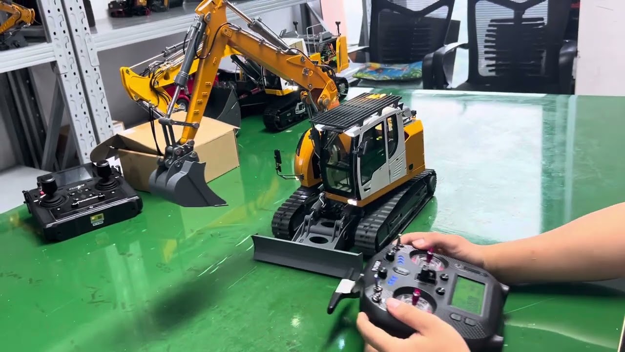 1/14 RC Hydraulic Excavator 914 5-Way Valve Metal Remote Control Excavator Model TH24199