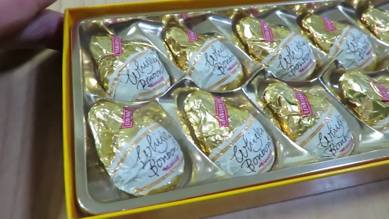 Candy of Japan of chocolate Morozov whiskey bonbon