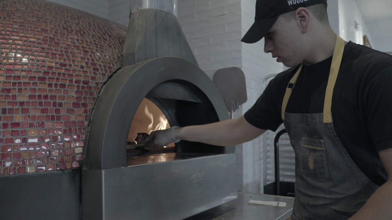 Woodgrain Neapolitan Pizzeria