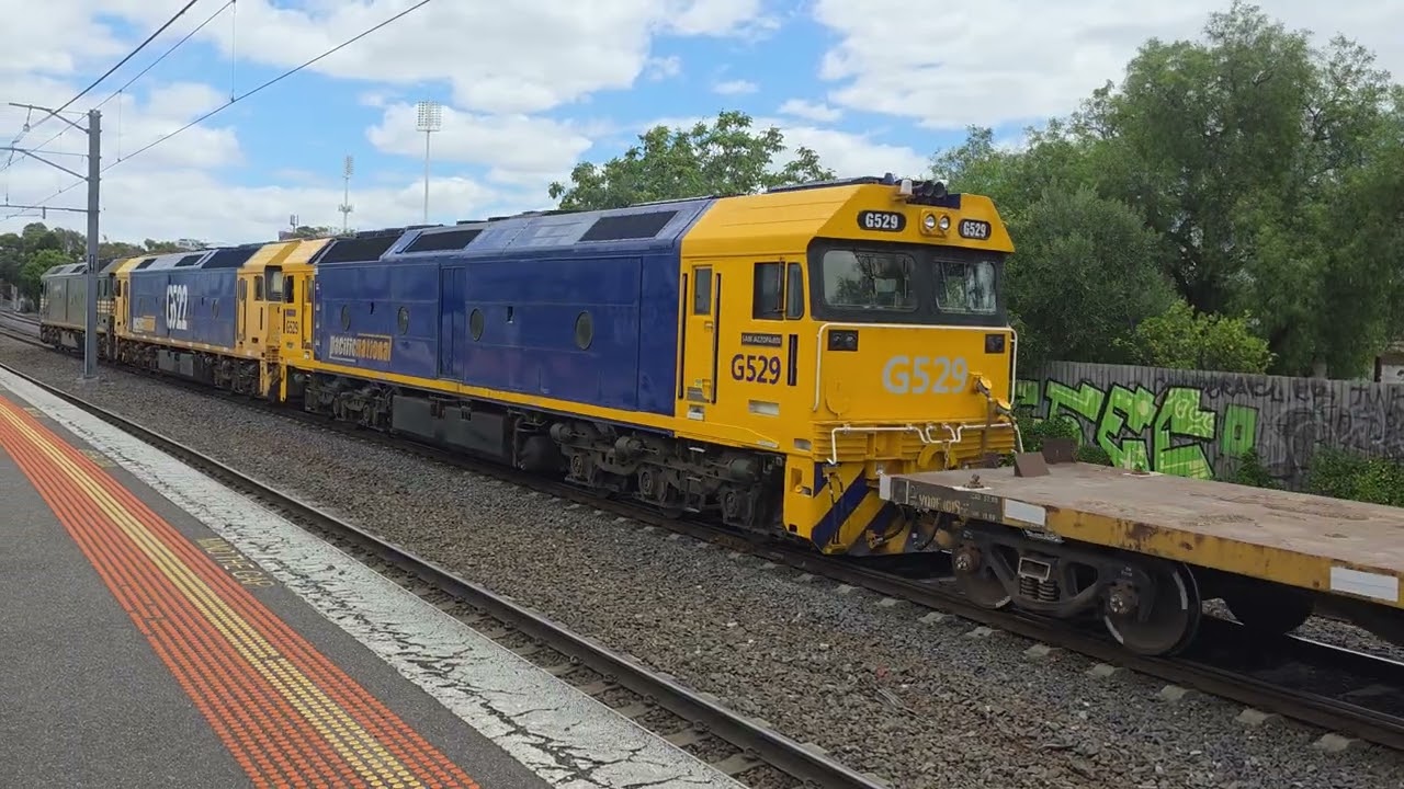 Pacific National G524 G522 G529 9203 Warrnambool train Middle Footscray