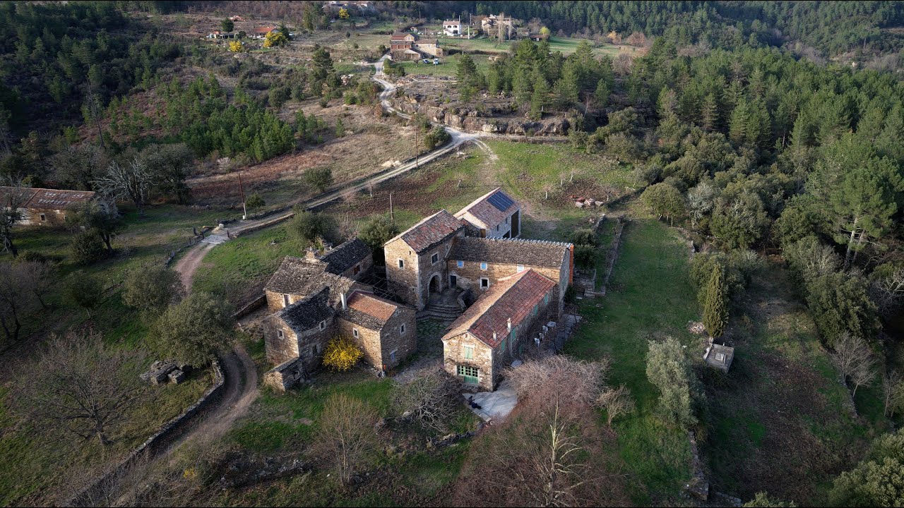 Cachés dans le Gard : Aujaguet, Mas Borne, Legal.