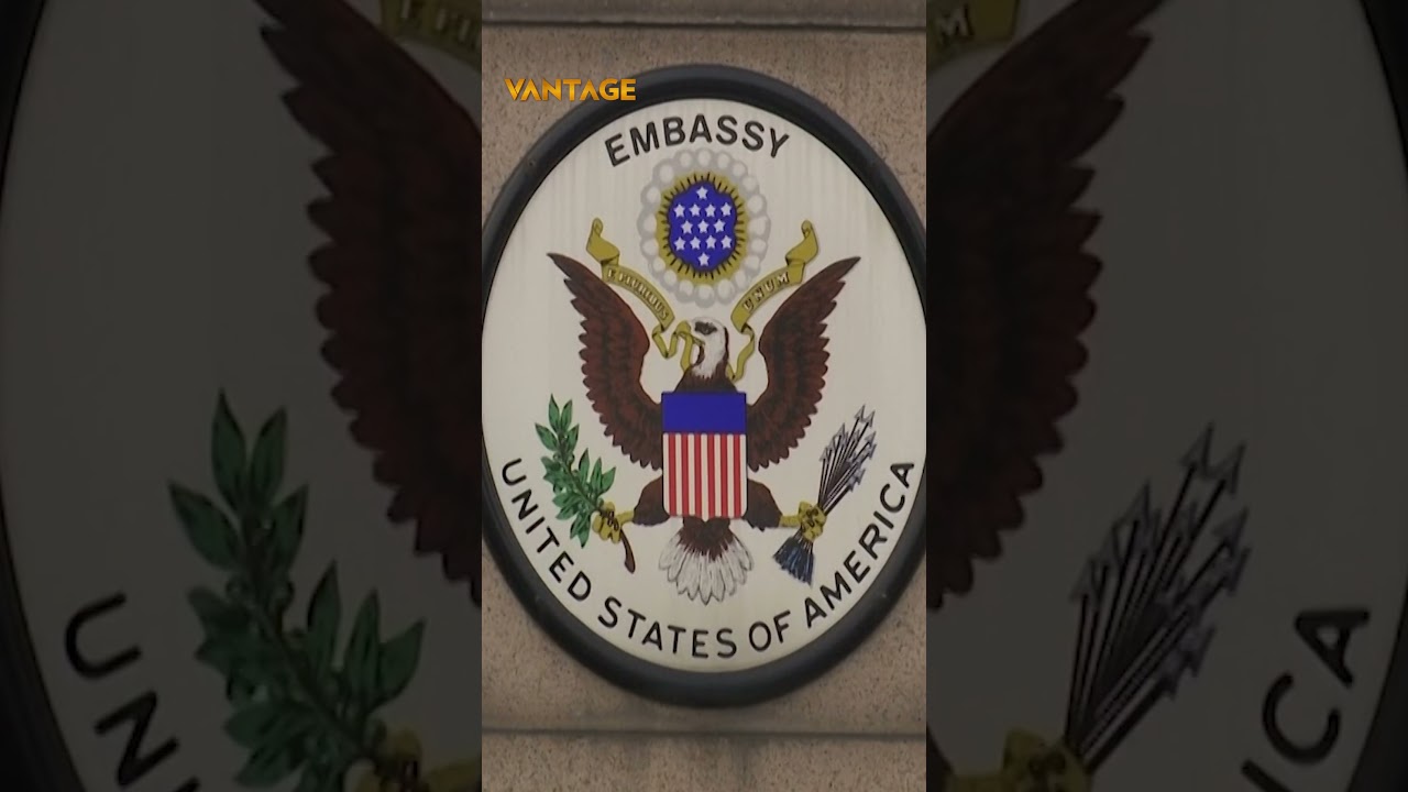 Ужесточение выдачи виз H-1B? Разбор новых визовых правил Трампа | Vantage на Firstpost