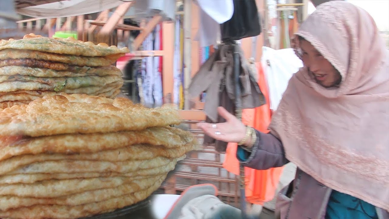 تهیه بولانی در بازار بامیان  Afghanistan Bamyan