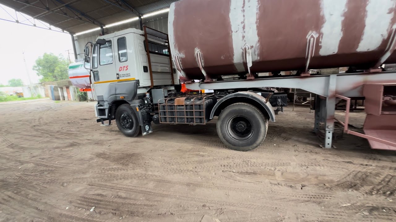 Naye tanker ko colour karne ke chakkar mein new truck ka colour kar diya kharab